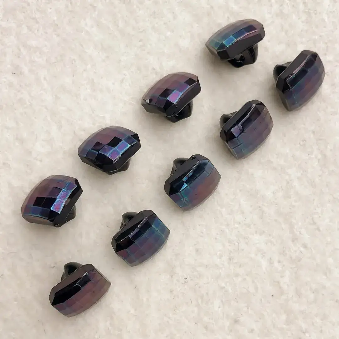 Trachtenknopf aus echtem Glas iris-blau No. 36 – Bild 16 – Chiemgauer Heimatwerk Trachten-Onlineshop Trachtenknopf aus echtem Glas iris-blau No. 36 - Bild 16 - Chiemgauer Heimatwerk Trachten-Onlineshop