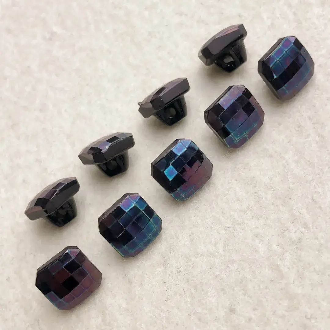 Trachtenknopf aus echtem Glas iris-blau No. 36 – Bild 4 – Chiemgauer Heimatwerk Trachten-Onlineshop Trachtenknopf aus echtem Glas iris-blau No. 36 - Bild 4 - Chiemgauer Heimatwerk Trachten-Onlineshop