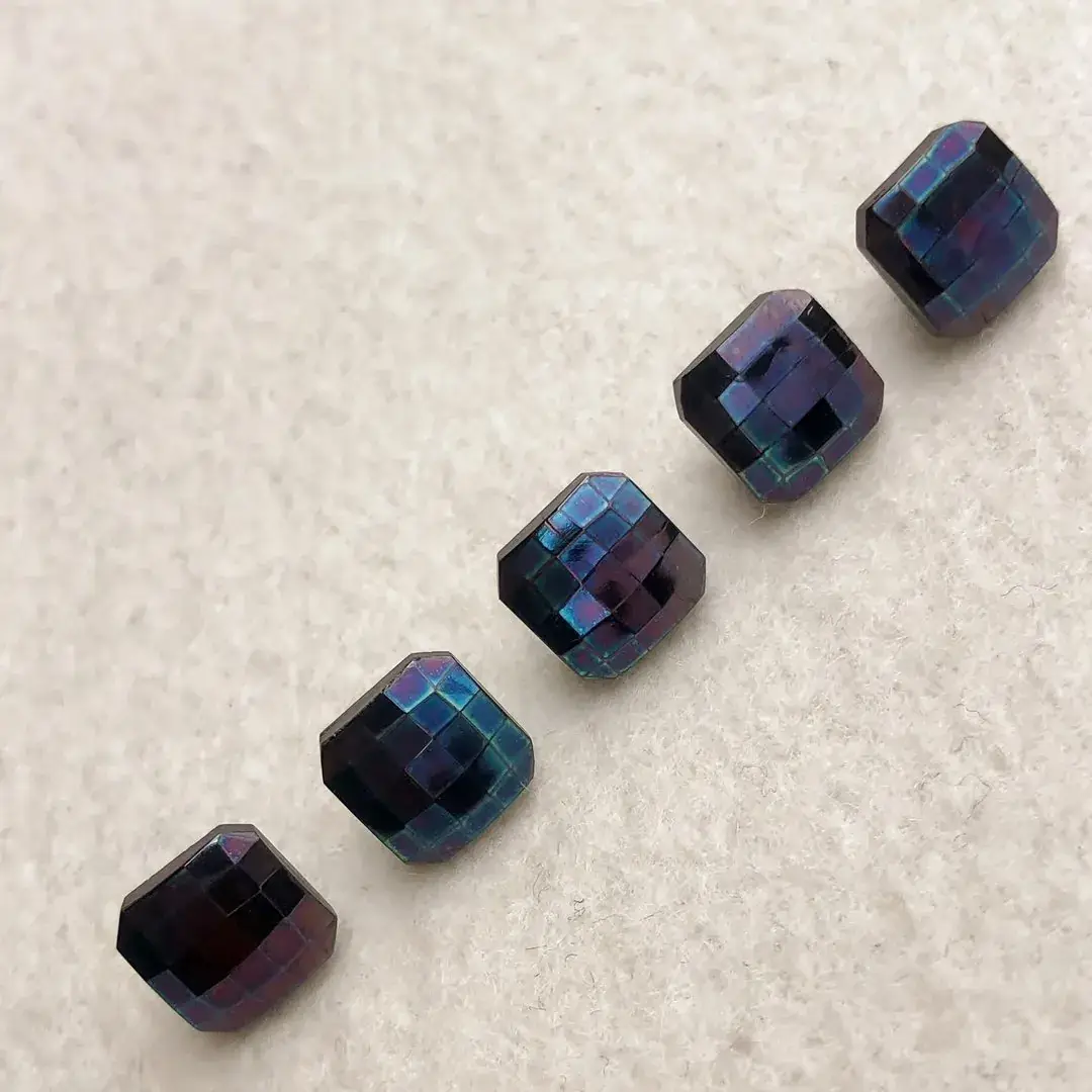 Trachtenknopf aus echtem Glas iris-blau No. 36 – Bild 6 – Chiemgauer Heimatwerk Trachten-Onlineshop Trachtenknopf aus echtem Glas iris-blau No. 36 - Bild 6 - Chiemgauer Heimatwerk Trachten-Onlineshop