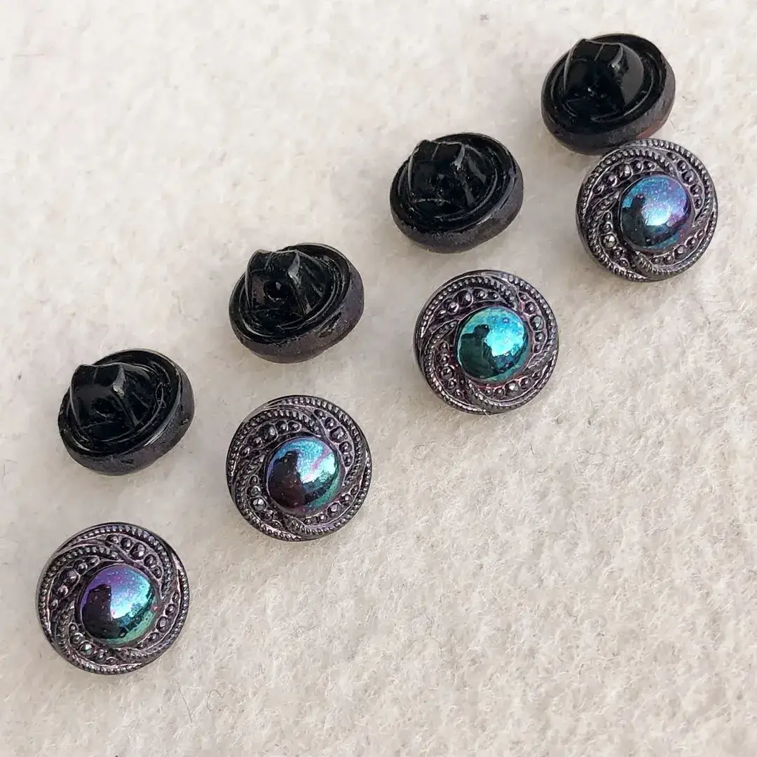 Trachtenknopf aus echtem Glas iris-blau No. 38 – Bild 15 – Chiemgauer Heimatwerk Trachten-Onlineshop Trachtenknopf aus echtem Glas iris-blau No. 38 - Bild 15 - Chiemgauer Heimatwerk Trachten-Onlineshop