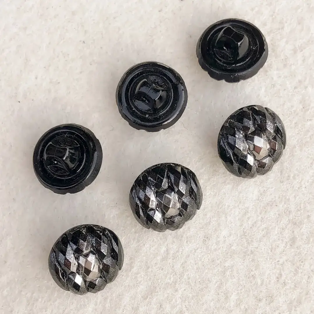 Trachtenknopf aus echtem Glas platin No. 11 – Bild 7 – Chiemgauer Heimatwerk Trachten-Onlineshop Trachtenknopf aus echtem Glas platin No. 11 - Bild 7 - Chiemgauer Heimatwerk Trachten-Onlineshop