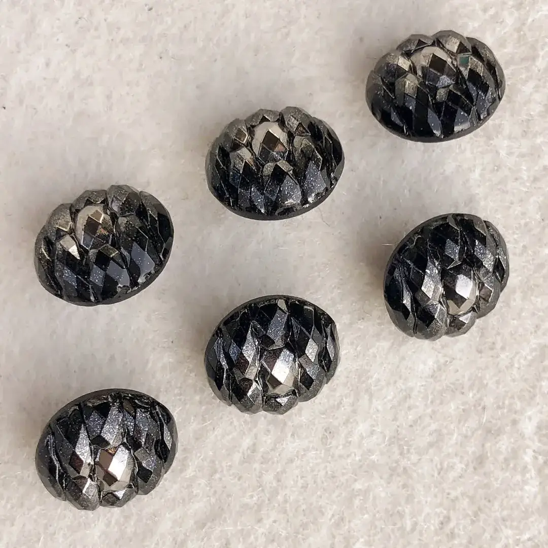 Trachtenknopf aus echtem Glas platin No. 11 – Bild 8 – Chiemgauer Heimatwerk Trachten-Onlineshop Trachtenknopf aus echtem Glas platin No. 11 - Bild 8 - Chiemgauer Heimatwerk Trachten-Onlineshop