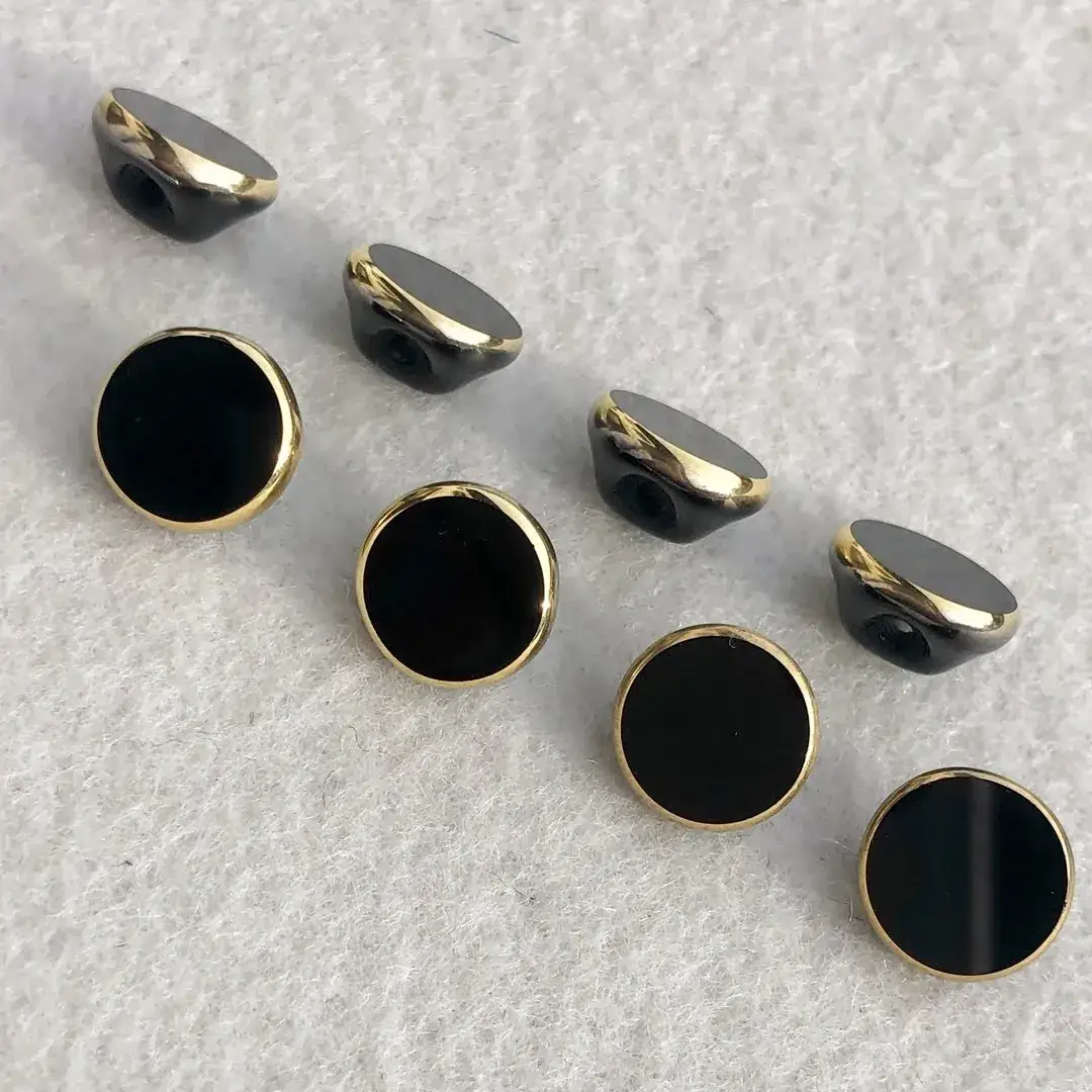 Trachtenknopf aus echtem Glas schwarz-gold No. 6 – Bild 13 – Chiemgauer Heimatwerk Trachten-Onlineshop Trachtenknopf aus echtem Glas schwarz-gold No. 6 - Bild 13 - Chiemgauer Heimatwerk Trachten-Onlineshop