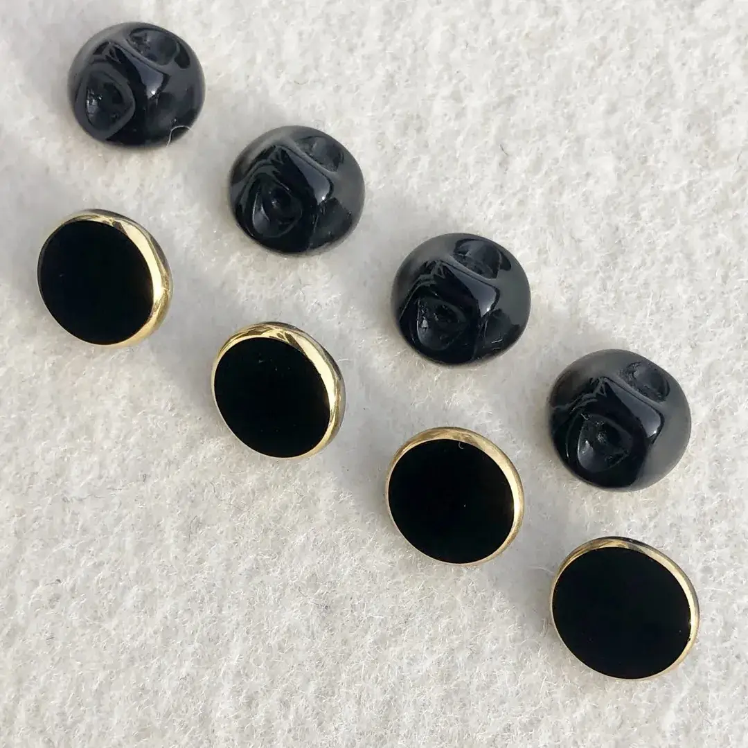 Trachtenknopf aus echtem Glas schwarz-gold No. 6 – Bild 18 – Chiemgauer Heimatwerk Trachten-Onlineshop Trachtenknopf aus echtem Glas schwarz-gold No. 6 - Bild 18 - Chiemgauer Heimatwerk Trachten-Onlineshop