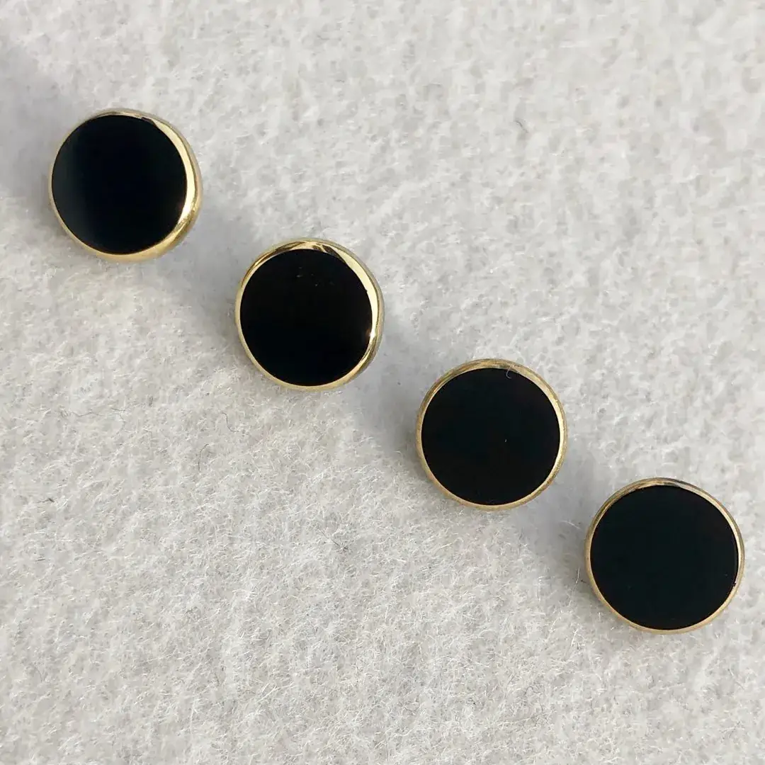 Trachtenknopf aus echtem Glas schwarz-gold No. 6 – Bild 20 – Chiemgauer Heimatwerk Trachten-Onlineshop Trachtenknopf aus echtem Glas schwarz-gold No. 6 - Bild 20 - Chiemgauer Heimatwerk Trachten-Onlineshop