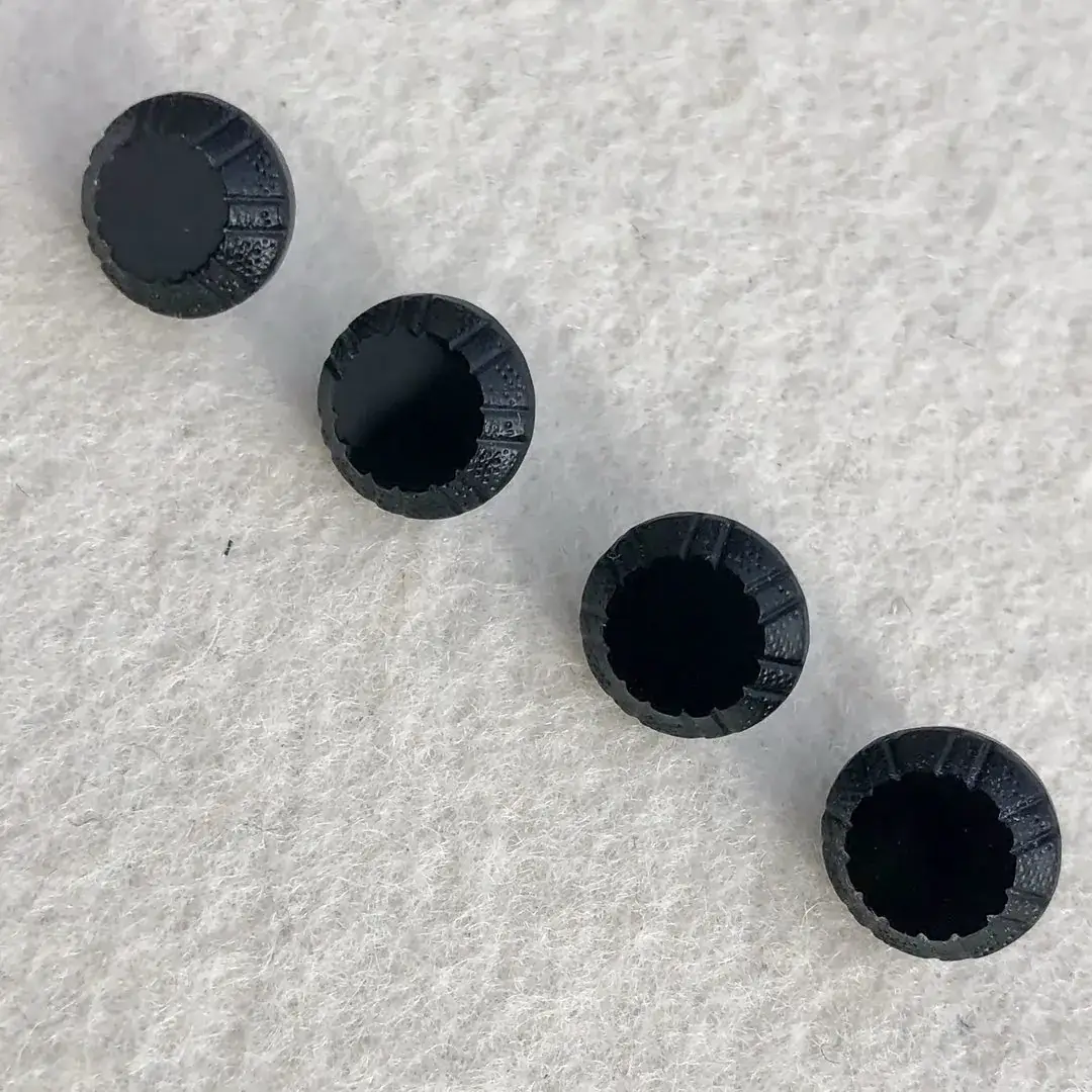 Trachtenknopf aus echtem Glas schwarz No. 14 – Bild 11 – Chiemgauer Heimatwerk Trachten-Onlineshop Trachtenknopf aus echtem Glas schwarz No. 14 - Bild 11 - Chiemgauer Heimatwerk Trachten-Onlineshop