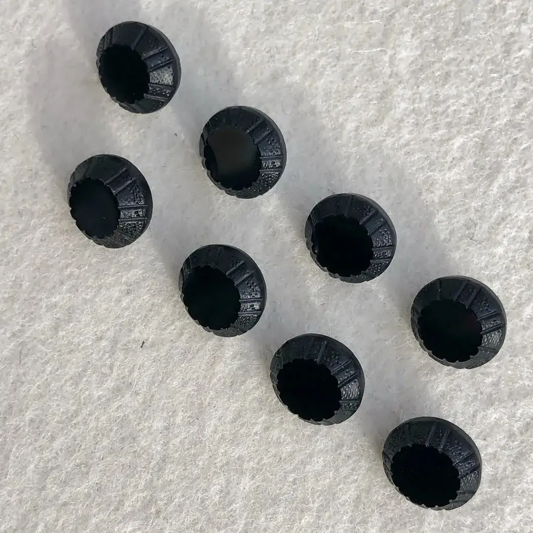 Trachtenknopf aus echtem Glas schwarz No. 14 – Bild 18 – Chiemgauer Heimatwerk Trachten-Onlineshop Trachtenknopf aus echtem Glas schwarz No. 14 - Bild 18 - Chiemgauer Heimatwerk Trachten-Onlineshop