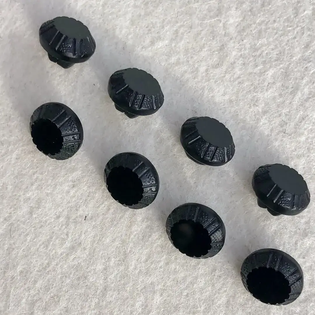 Trachtenknopf aus echtem Glas schwarz No. 14 – Bild 8 – Chiemgauer Heimatwerk Trachten-Onlineshop Trachtenknopf aus echtem Glas schwarz No. 14 - Bild 8 - Chiemgauer Heimatwerk Trachten-Onlineshop