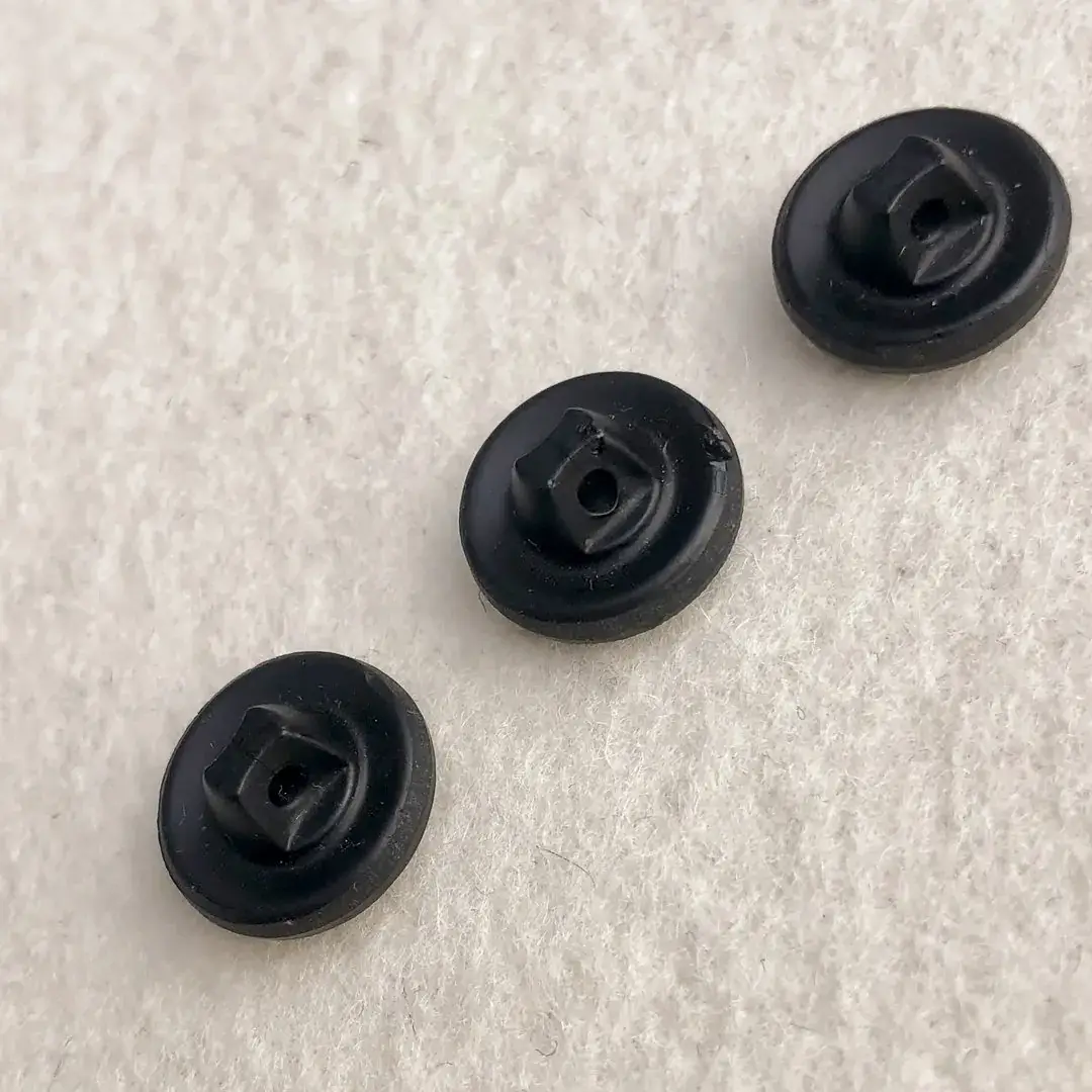 Trachtenknopf aus echtem Glas schwarz No. 15 – Bild 8 – Chiemgauer Heimatwerk Trachten-Onlineshop Trachtenknopf aus echtem Glas schwarz No. 15 - Bild 8 - Chiemgauer Heimatwerk Trachten-Onlineshop