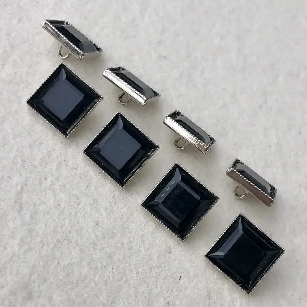 Trachtenknopf aus echtem Glas schwarz No. 18 – Bild 11 – Chiemgauer Heimatwerk Trachten-Onlineshop Trachtenknopf aus echtem Glas schwarz No. 18 - Bild 11 - Chiemgauer Heimatwerk Trachten-Onlineshop
