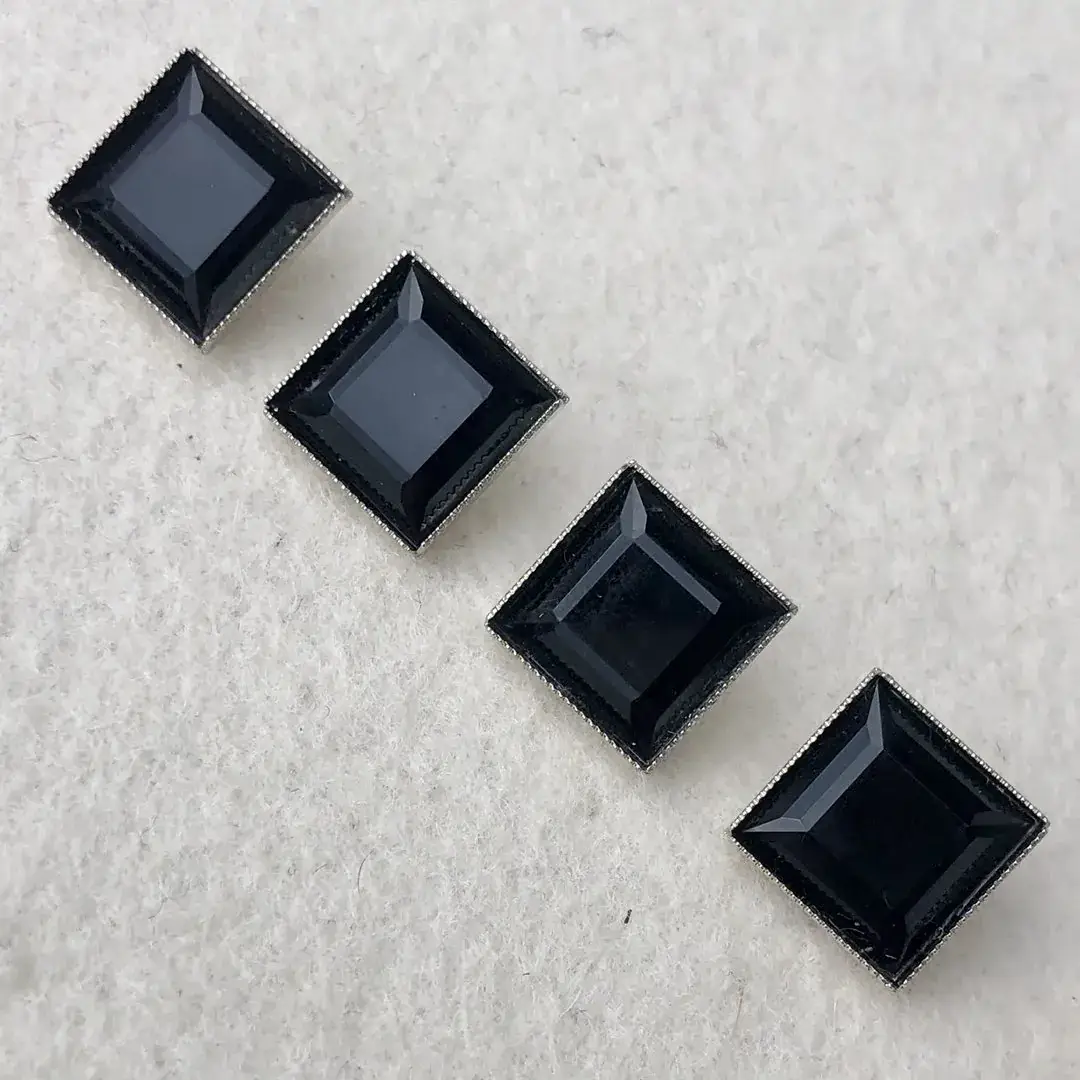 Trachtenknopf aus echtem Glas schwarz No. 18 – Bild 16 – Chiemgauer Heimatwerk Trachten-Onlineshop Trachtenknopf aus echtem Glas schwarz No. 18 - Bild 16 - Chiemgauer Heimatwerk Trachten-Onlineshop