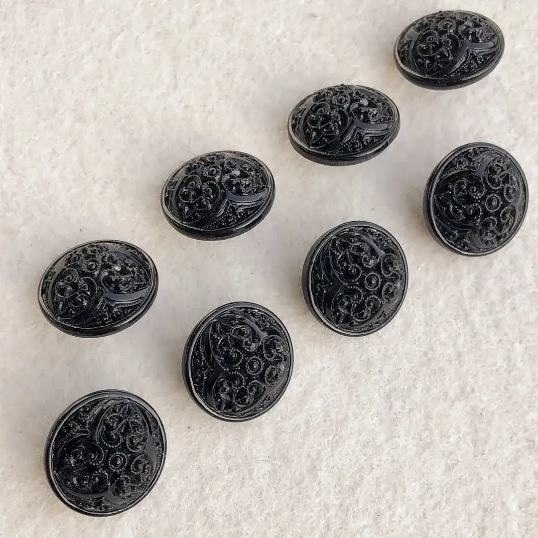 Trachtenknopf aus echtem Glas schwarz No. 21 – Bild 22 – Chiemgauer Heimatwerk Trachten-Onlineshop Trachtenknopf aus echtem Glas schwarz No. 21 - Bild 22 - Chiemgauer Heimatwerk Trachten-Onlineshop