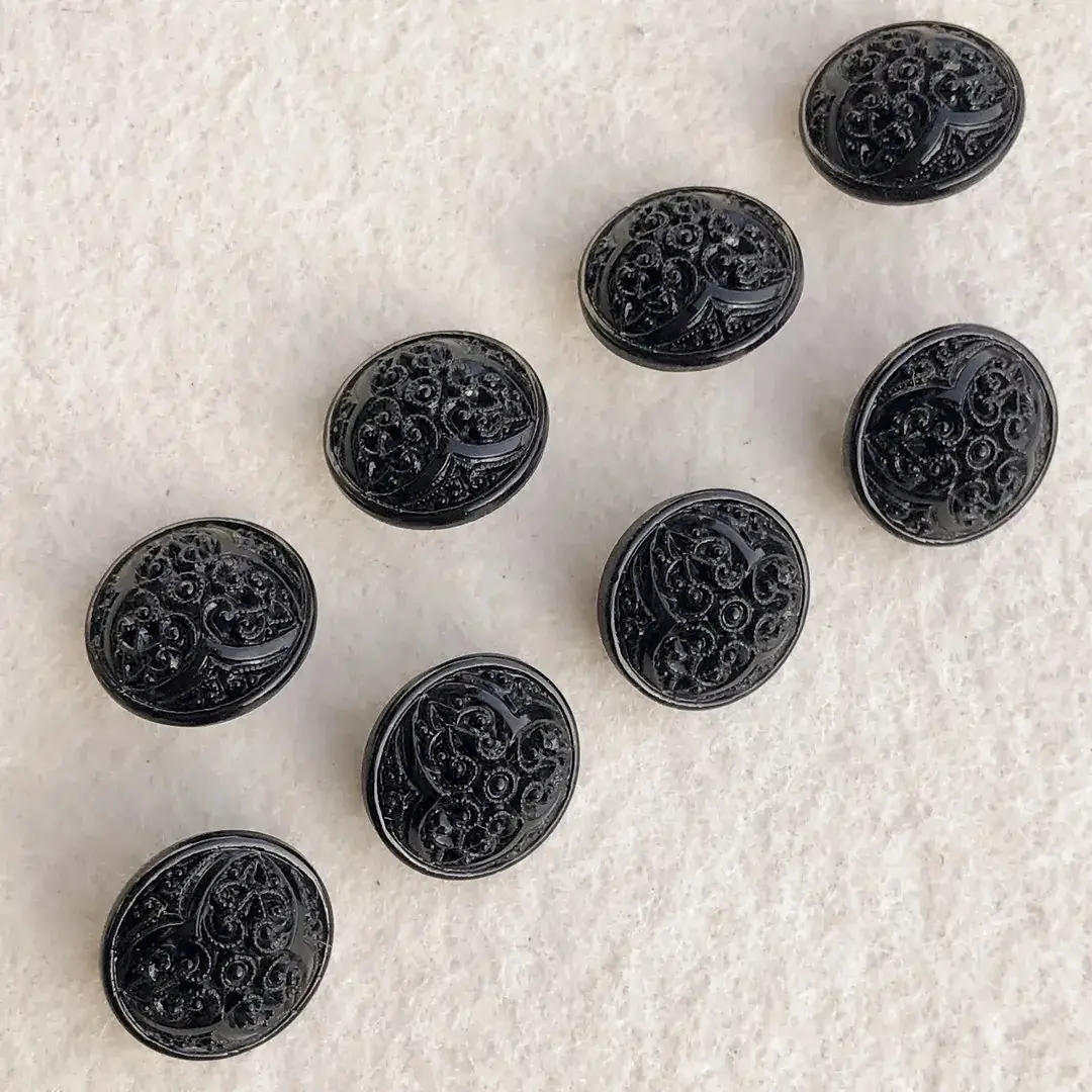 Trachtenknopf aus echtem Glas schwarz No. 23 – Bild 18 – Chiemgauer Heimatwerk Trachten-Onlineshop Trachtenknopf aus echtem Glas schwarz No. 23 - Bild 18 - Chiemgauer Heimatwerk Trachten-Onlineshop