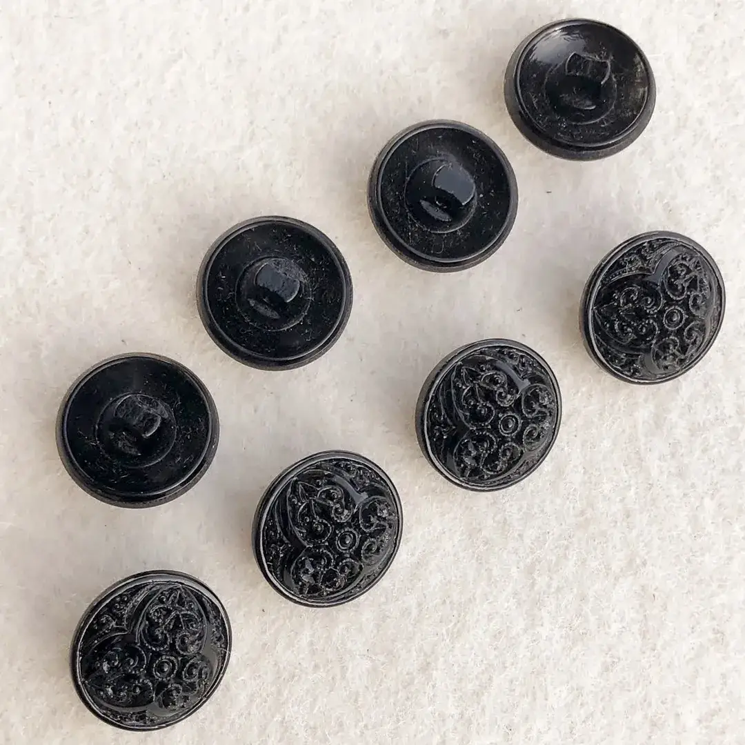 Trachtenknopf aus echtem Glas schwarz No. 23 – Bild 8 – Chiemgauer Heimatwerk Trachten-Onlineshop Trachtenknopf aus echtem Glas schwarz No. 23 - Bild 8 - Chiemgauer Heimatwerk Trachten-Onlineshop