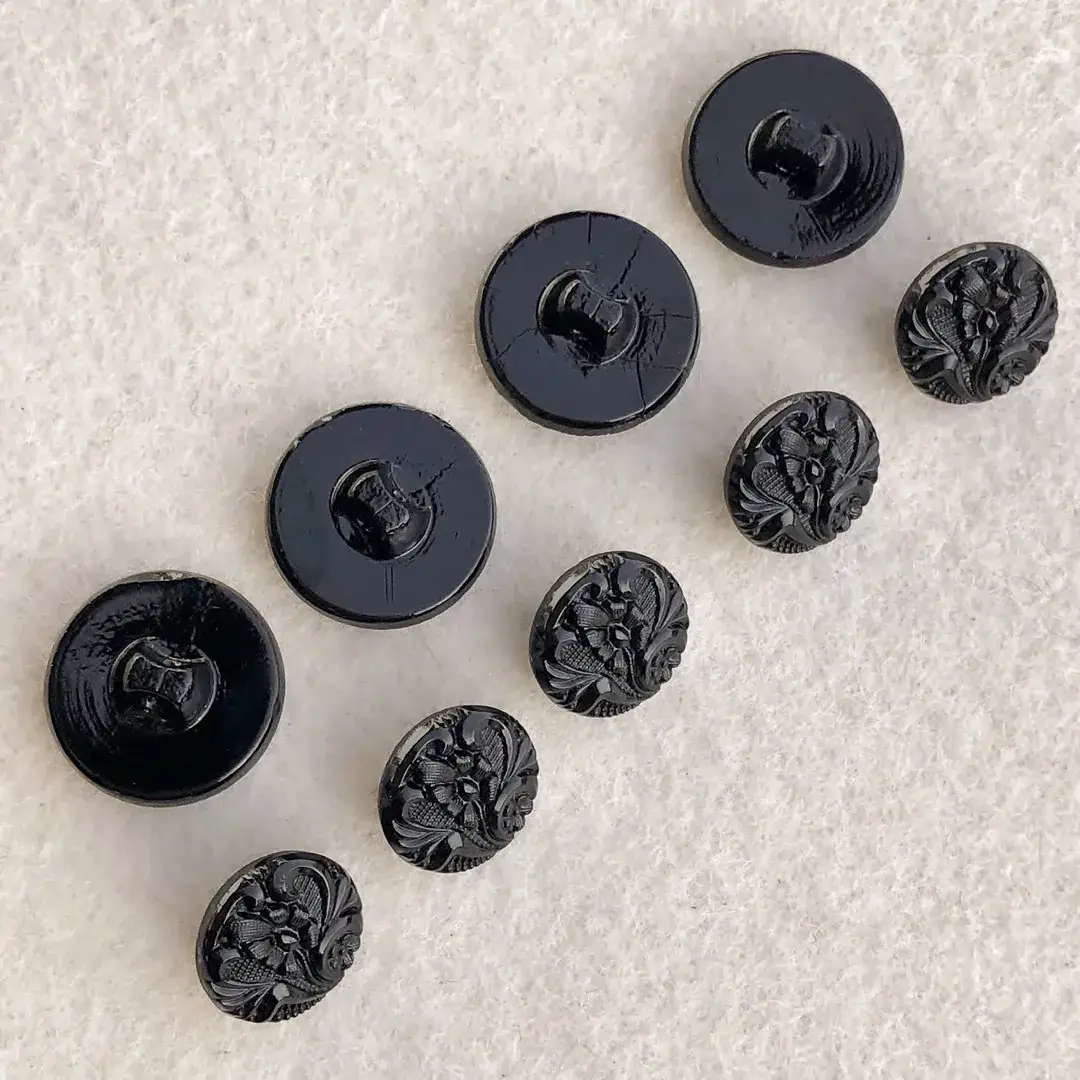 Trachtenknopf aus echtem Glas schwarz No. 27 – Bild 25 – Chiemgauer Heimatwerk Trachten-Onlineshop Trachtenknopf aus echtem Glas schwarz No. 27 - Bild 25 - Chiemgauer Heimatwerk Trachten-Onlineshop