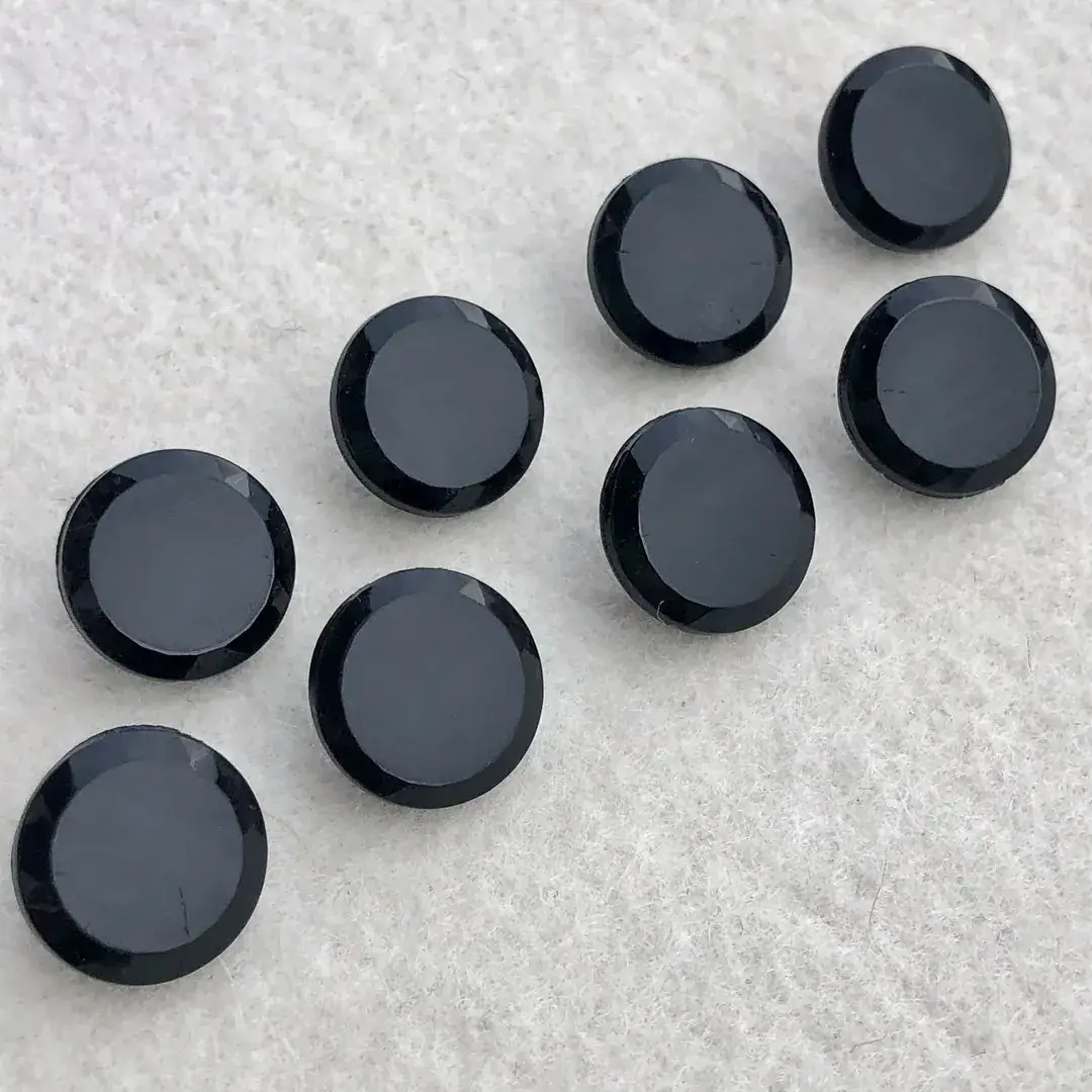 Trachtenknopf aus echtem Glas schwarz No. 28 – Bild 14 – Chiemgauer Heimatwerk Trachten-Onlineshop Trachtenknopf aus echtem Glas schwarz No. 28 - Bild 14 - Chiemgauer Heimatwerk Trachten-Onlineshop