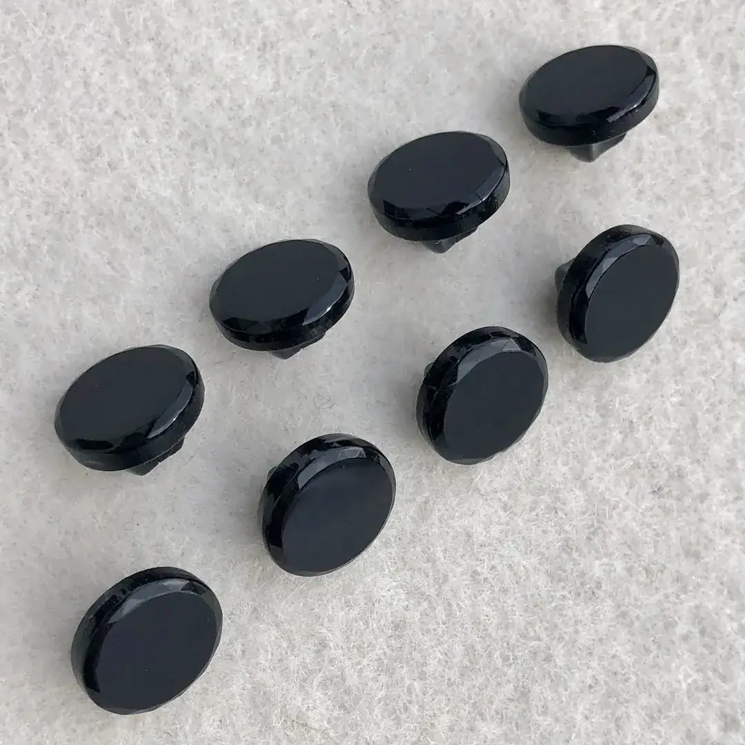 Trachtenknopf aus echtem Glas schwarz No. 29 – Bild 14 – Chiemgauer Heimatwerk Trachten-Onlineshop Trachtenknopf aus echtem Glas schwarz No. 29 - Bild 14 - Chiemgauer Heimatwerk Trachten-Onlineshop