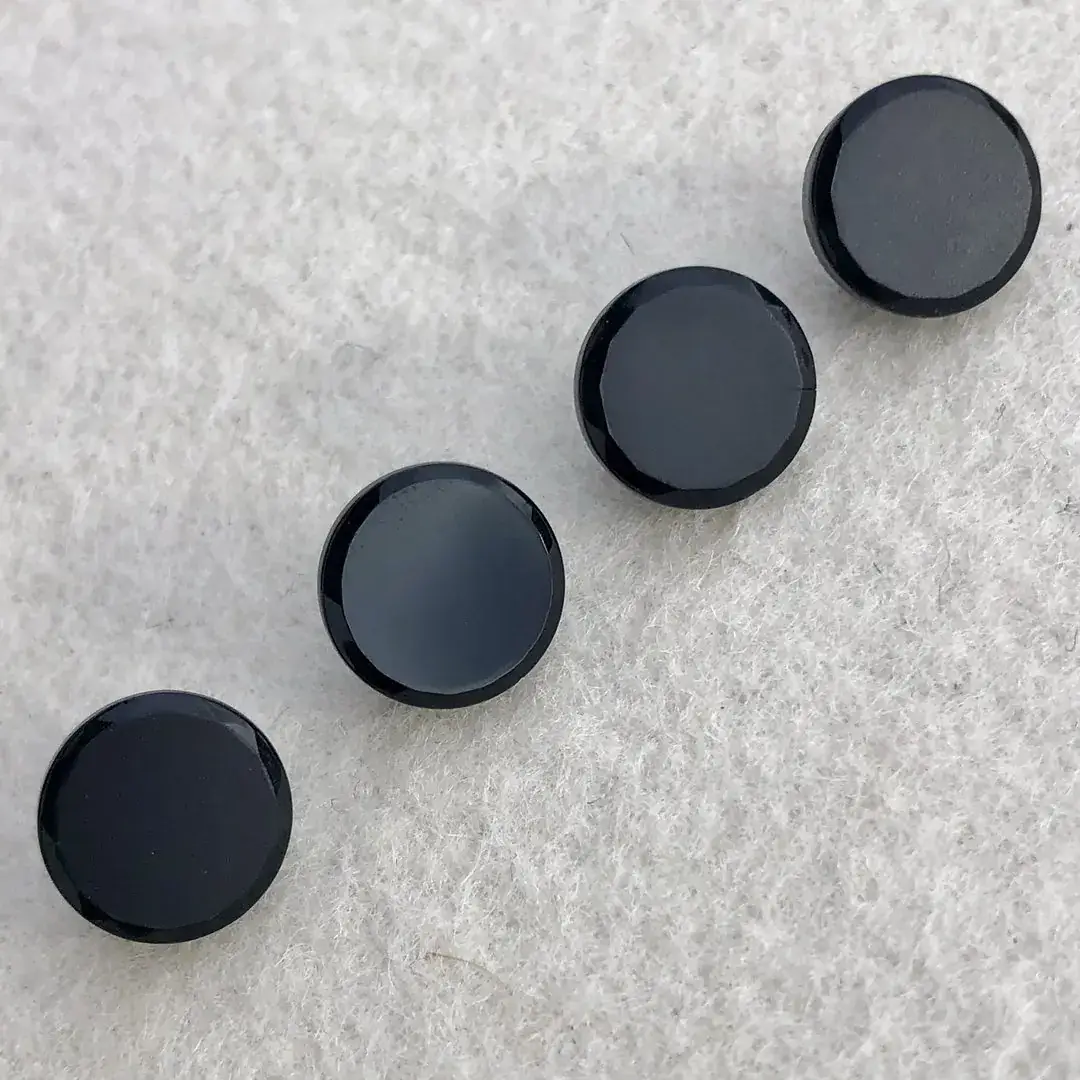 Trachtenknopf aus echtem Glas schwarz No. 29 – Bild 17 – Chiemgauer Heimatwerk Trachten-Onlineshop Trachtenknopf aus echtem Glas schwarz No. 29 - Bild 17 - Chiemgauer Heimatwerk Trachten-Onlineshop