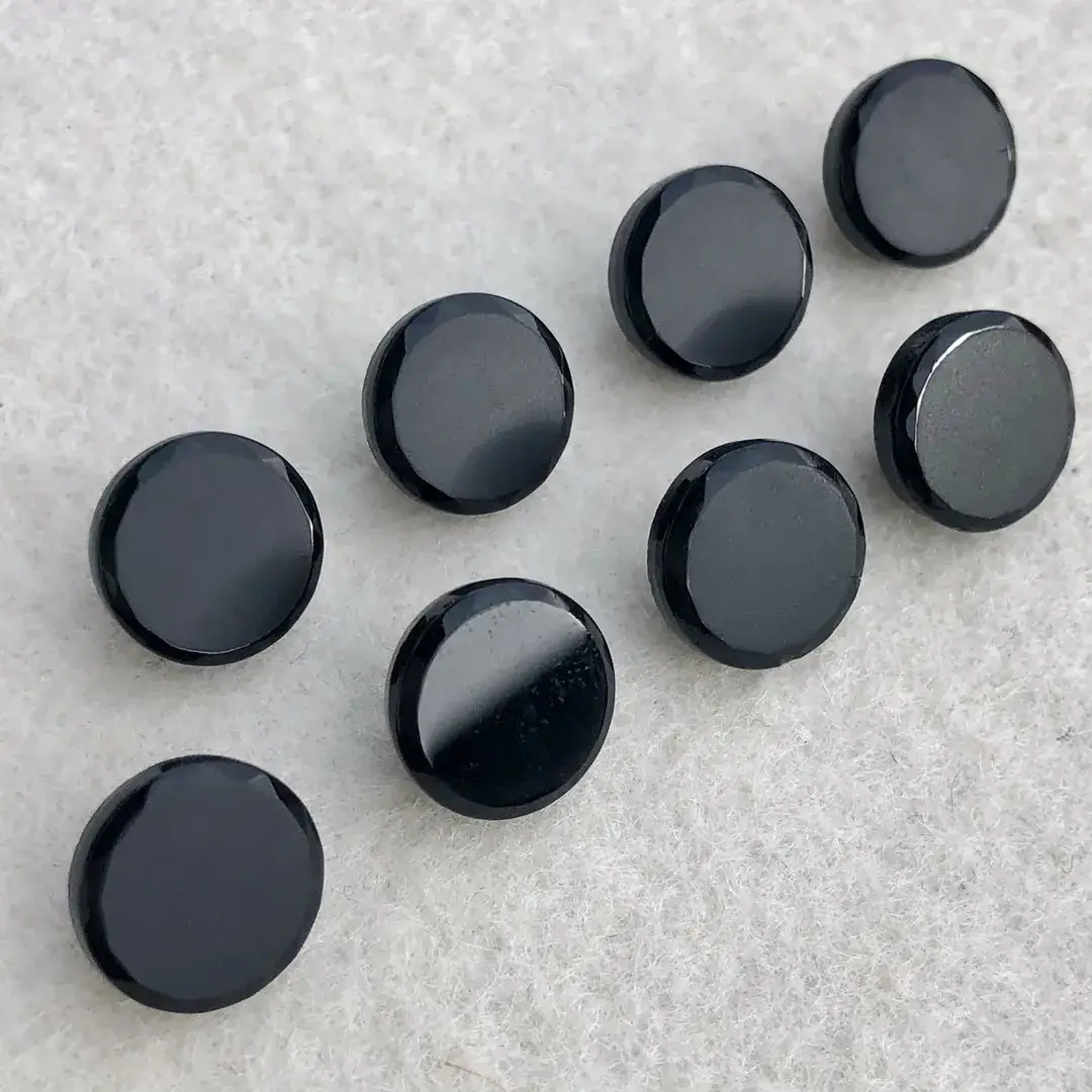 Trachtenknopf aus echtem Glas schwarz No. 29 – Bild 9 – Chiemgauer Heimatwerk Trachten-Onlineshop Trachtenknopf aus echtem Glas schwarz No. 29 - Bild 9 - Chiemgauer Heimatwerk Trachten-Onlineshop