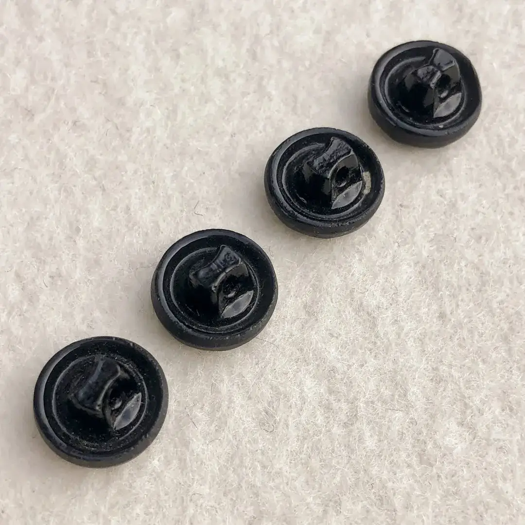 Trachtenknopf aus echtem Glas schwarz No. 30 – Bild 11 – Chiemgauer Heimatwerk Trachten-Onlineshop Trachtenknopf aus echtem Glas schwarz No. 30 - Bild 11 - Chiemgauer Heimatwerk Trachten-Onlineshop