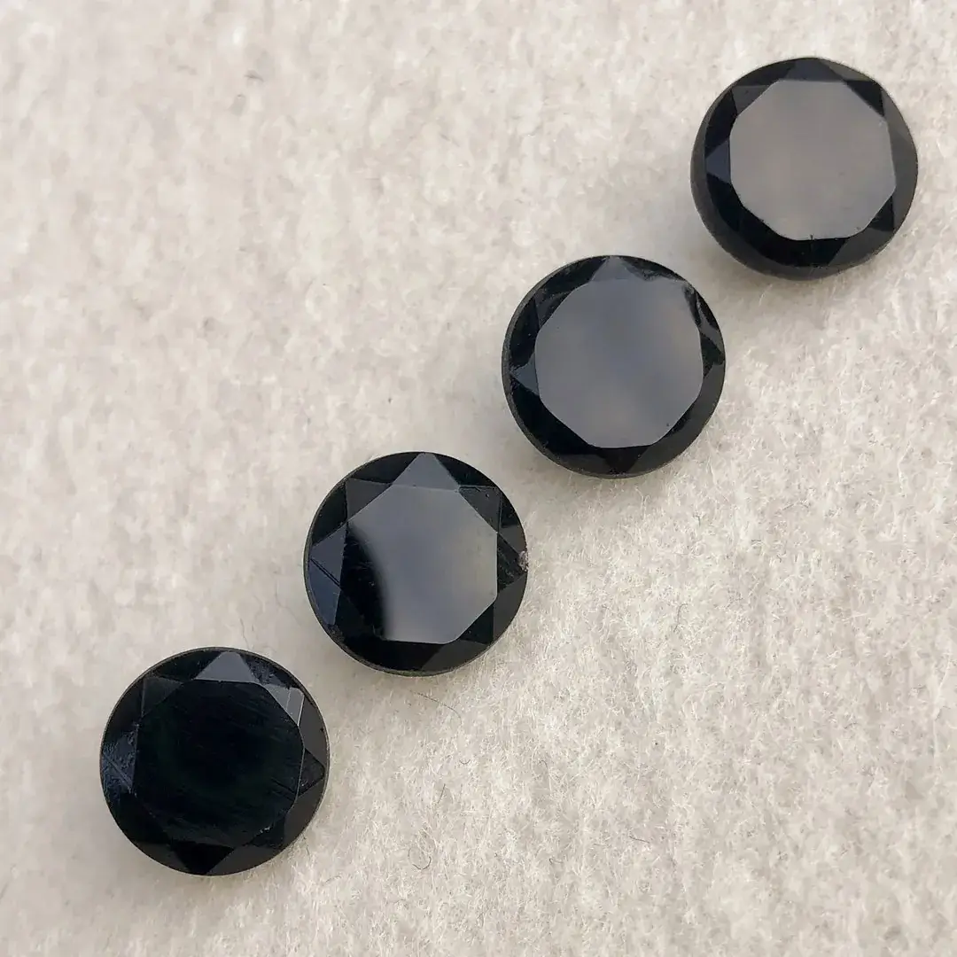 Trachtenknopf aus echtem Glas schwarz No. 30 – Bild 7 – Chiemgauer Heimatwerk Trachten-Onlineshop Trachtenknopf aus echtem Glas schwarz No. 30 - Bild 7 - Chiemgauer Heimatwerk Trachten-Onlineshop