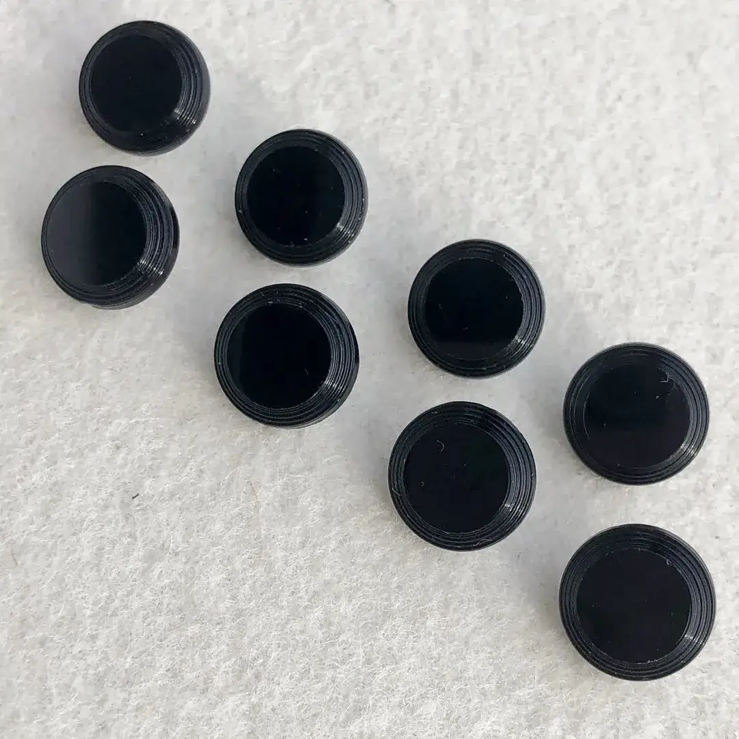 Trachtenknopf aus echtem Glas schwarz No. 34 – Bild 2 – Chiemgauer Heimatwerk Trachten-Onlineshop Trachtenknopf aus echtem Glas schwarz No. 34 - Bild 2 - Chiemgauer Heimatwerk Trachten-Onlineshop