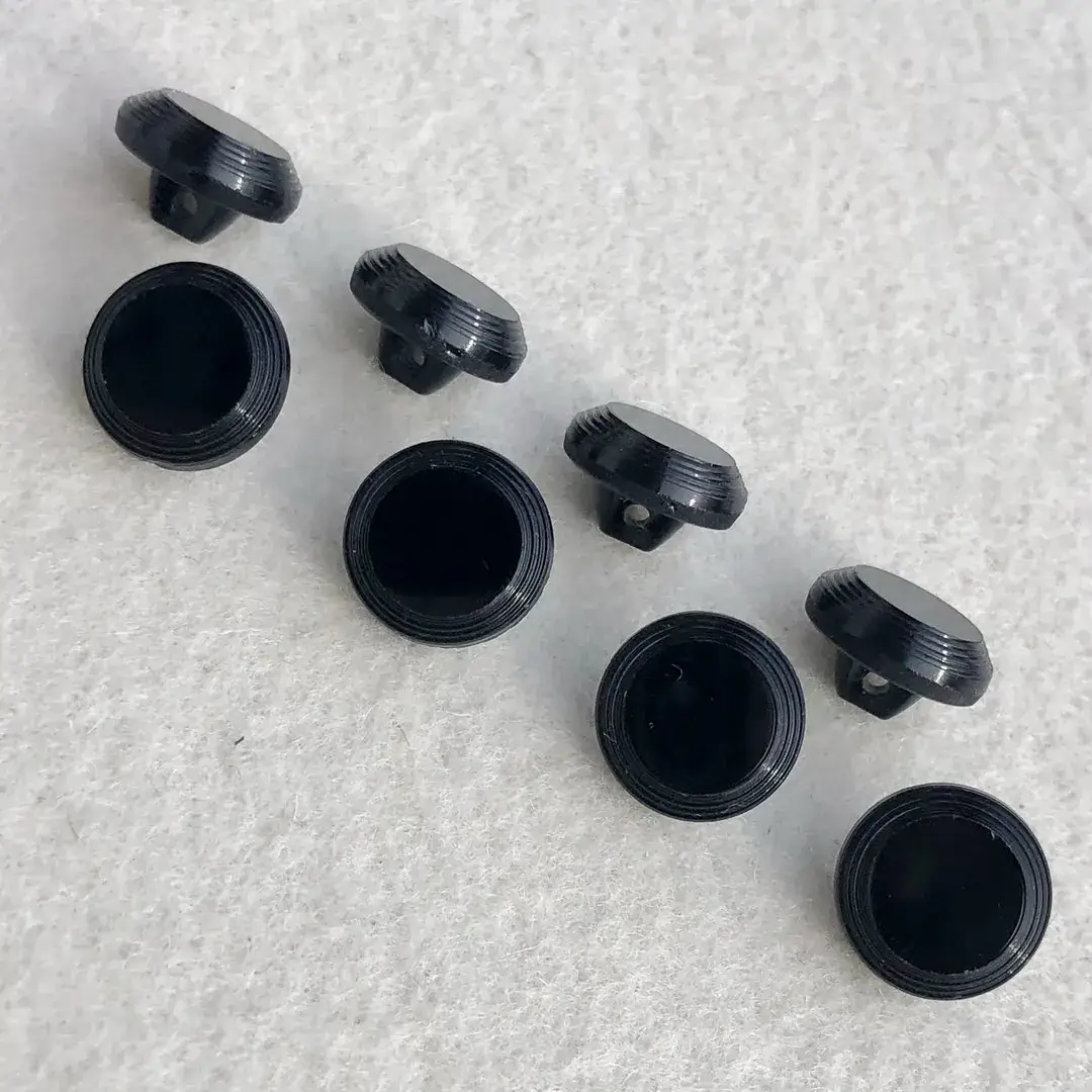 Trachtenknopf aus echtem Glas schwarz No. 34 – Bild 6 – Chiemgauer Heimatwerk Trachten-Onlineshop Trachtenknopf aus echtem Glas schwarz No. 34 - Bild 6 - Chiemgauer Heimatwerk Trachten-Onlineshop