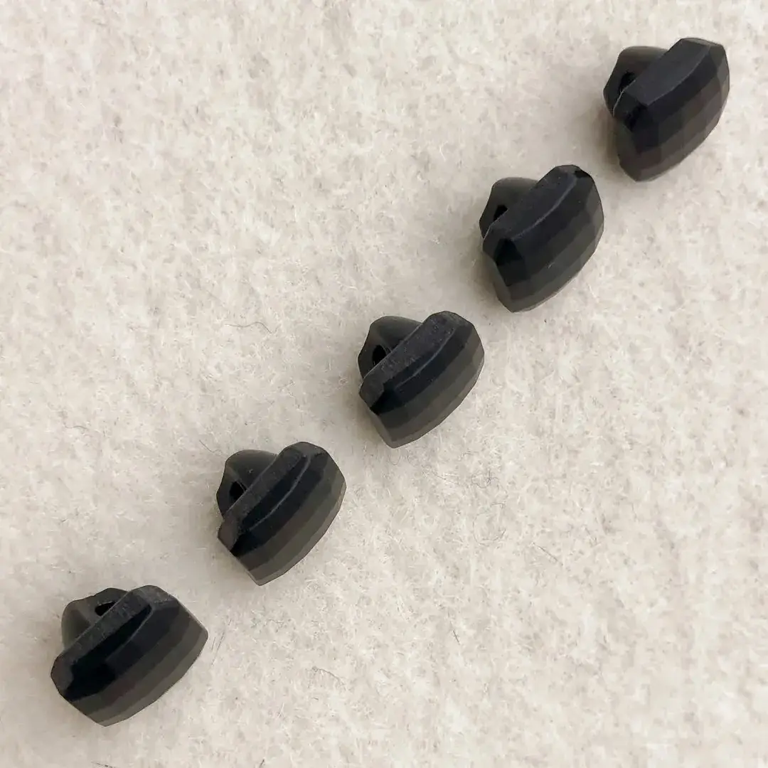 Trachtenknopf aus echtem Glas schwarz No. 37 – Bild 21 – Chiemgauer Heimatwerk Trachten-Onlineshop Trachtenknopf aus echtem Glas schwarz No. 37 - Bild 21 - Chiemgauer Heimatwerk Trachten-Onlineshop