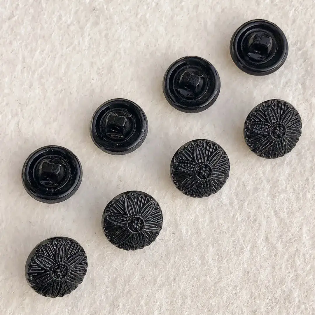 Trachtenknopf aus echtem Glas schwarz No. 4 – Bild 17 – Chiemgauer Heimatwerk Trachten-Onlineshop Trachtenknopf aus echtem Glas schwarz No. 4 - Bild 17 - Chiemgauer Heimatwerk Trachten-Onlineshop