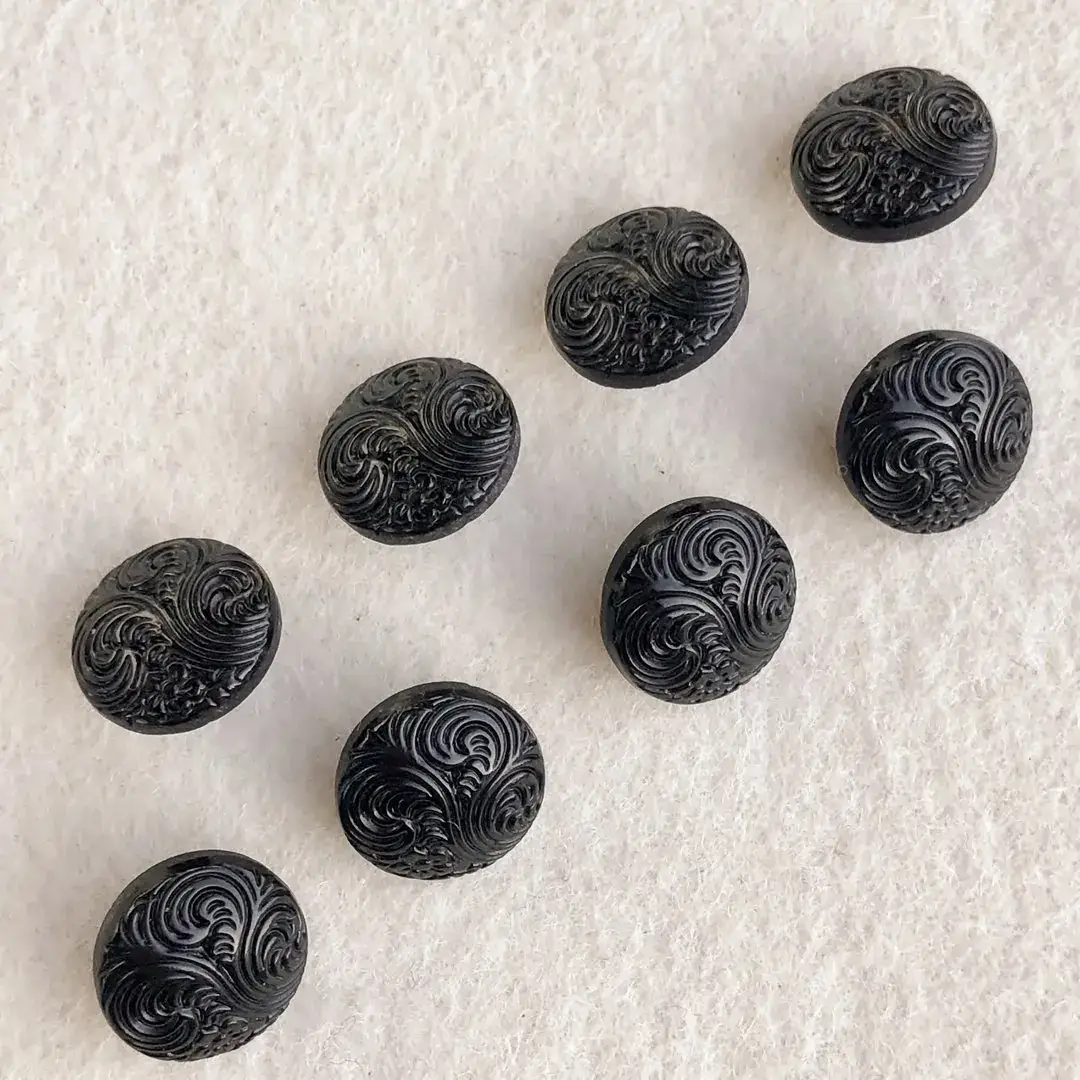 Trachtenknopf aus echtem Glas schwarz No. 43 – Bild 16 – Chiemgauer Heimatwerk Trachten-Onlineshop Trachtenknopf aus echtem Glas schwarz No. 43 - Bild 16 - Chiemgauer Heimatwerk Trachten-Onlineshop