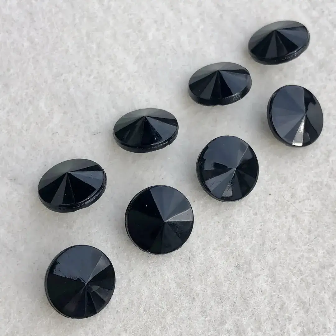 Trachtenknopf aus echtem Glas schwarz No. 48 – Bild 20 – Chiemgauer Heimatwerk Trachten-Onlineshop Trachtenknopf aus echtem Glas schwarz No. 48 - Bild 20 - Chiemgauer Heimatwerk Trachten-Onlineshop