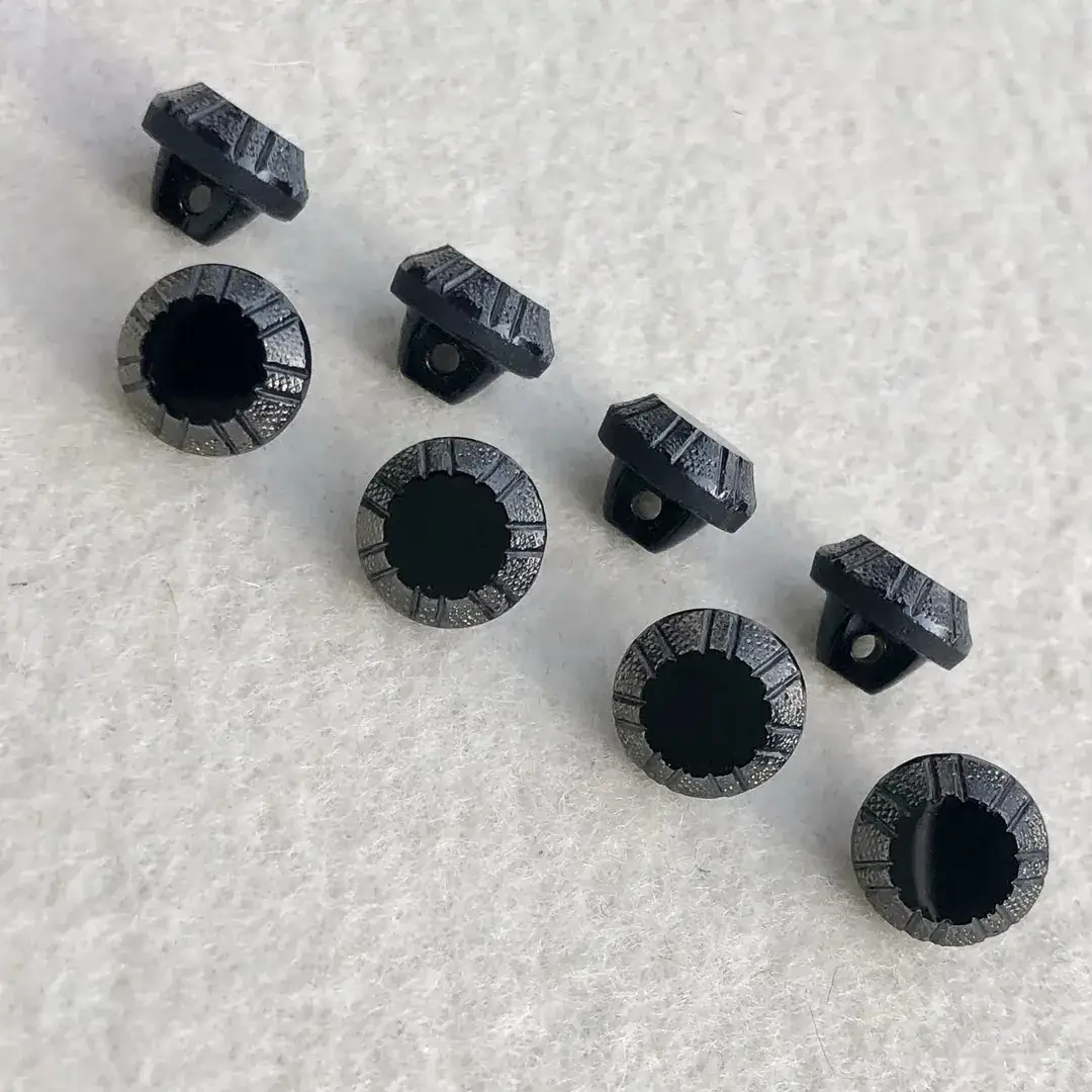 Trachtenknopf aus echtem Glas schwarz-platin No. 13 – Bild 10 – Chiemgauer Heimatwerk Trachten-Onlineshop Trachtenknopf aus echtem Glas schwarz-platin No. 13 - Bild 10 - Chiemgauer Heimatwerk Trachten-Onlineshop