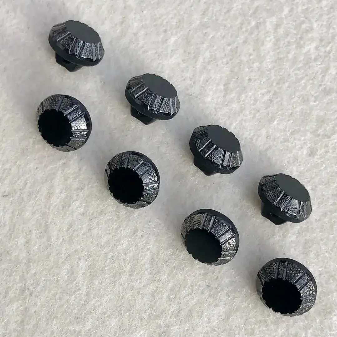 Trachtenknopf aus echtem Glas schwarz-platin No. 13 – Bild 11 – Chiemgauer Heimatwerk Trachten-Onlineshop Trachtenknopf aus echtem Glas schwarz-platin No. 13 - Bild 11 - Chiemgauer Heimatwerk Trachten-Onlineshop