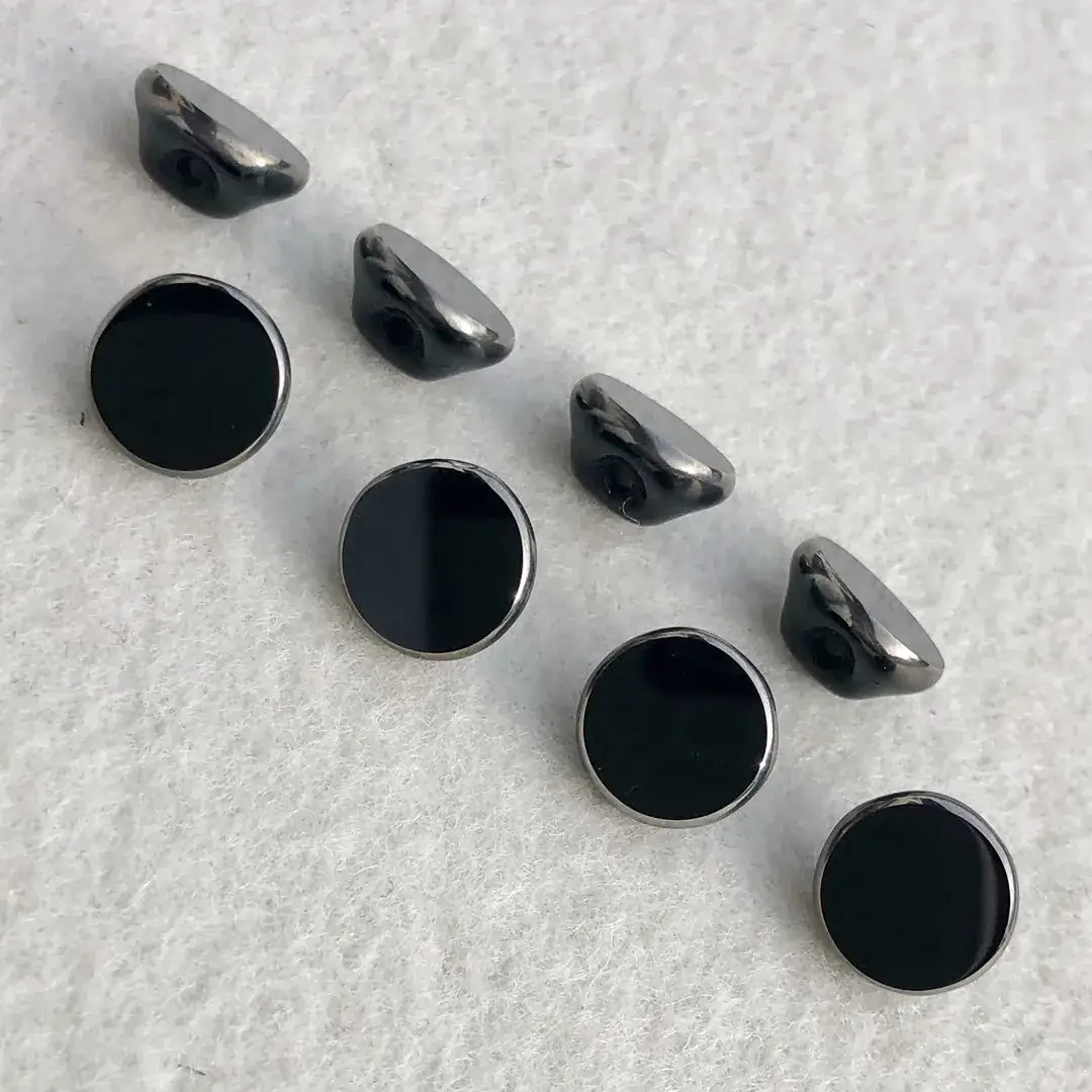 Trachtenknopf aus echtem Glas schwarz-platin No. 9 – Bild 13 – Chiemgauer Heimatwerk Trachten-Onlineshop Trachtenknopf aus echtem Glas schwarz-platin No. 9 - Bild 13 - Chiemgauer Heimatwerk Trachten-Onlineshop