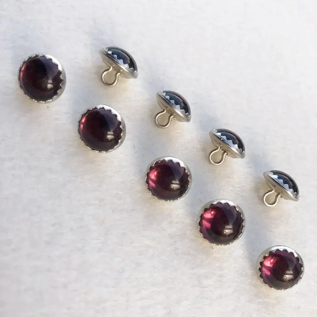 Trachtenknopf mit Glasschmelz in amethyst – Bild 7 – Chiemgauer Heimatwerk Trachten-Onlineshop Trachtenknopf mit Glasschmelz in amethyst - Bild 7 - Chiemgauer Heimatwerk Trachten-Onlineshop