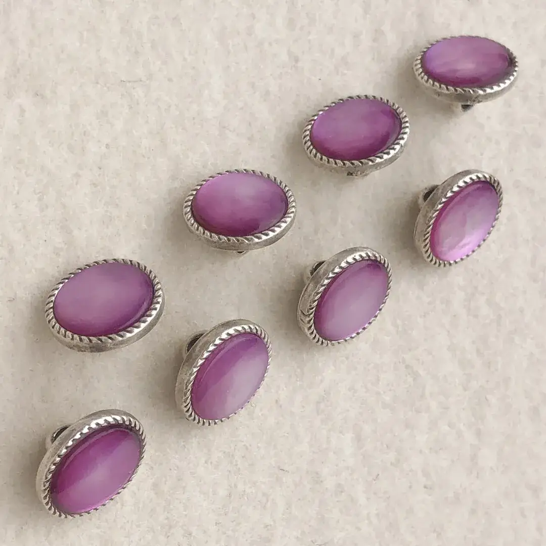 Trachtenknopf Perlmuttknopf in amethyst – Bild 8 – Chiemgauer Heimatwerk Trachten-Onlineshop Trachtenknopf Perlmuttknopf in amethyst - Bild 8 - Chiemgauer Heimatwerk Trachten-Onlineshop