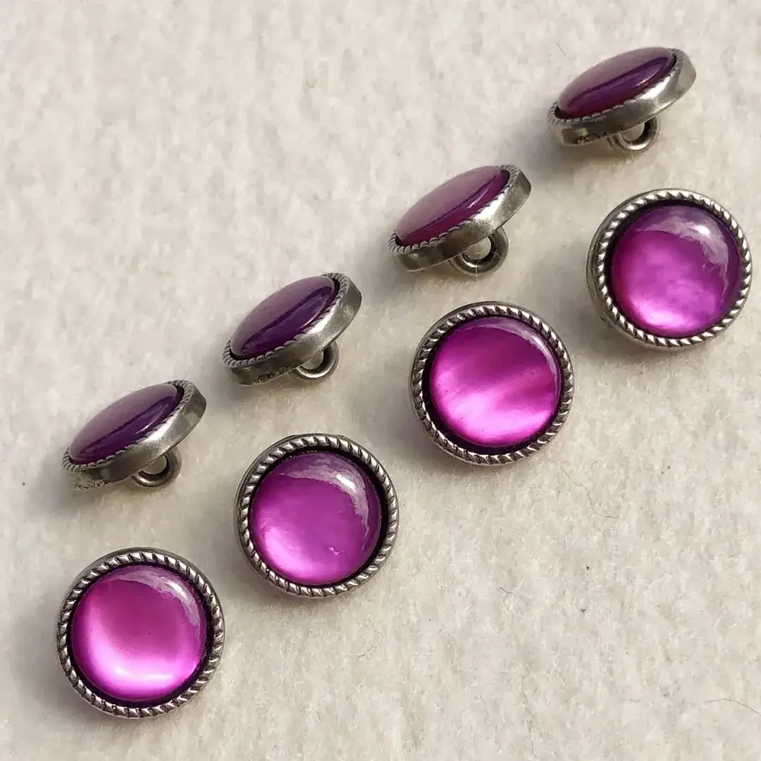Trachtenknopf Perlmuttknopf in fuchsia No. 2 – Bild 8 – Chiemgauer Heimatwerk Trachten-Onlineshop Trachtenknopf Perlmuttknopf in fuchsia No. 2 - Bild 8 - Chiemgauer Heimatwerk Trachten-Onlineshop