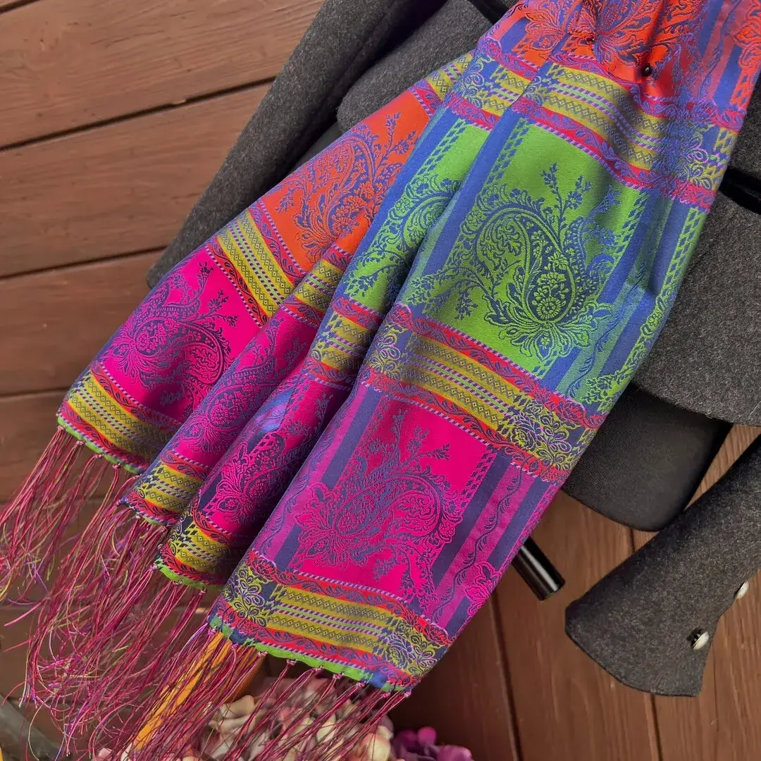 Trachtenschal aus Seide mit Fransen fuchsia – Bild 11 – Chiemgauer Heimatwerk Trachten-Onlineshop Trachtenschal aus Seide mit Fransen fuchsia - Bild 11 - Chiemgauer Heimatwerk Trachten-Onlineshop