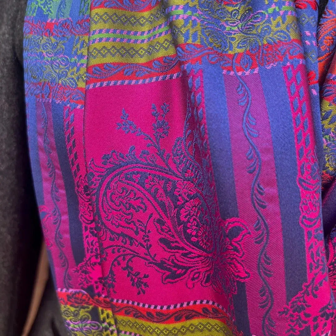 Trachtenschal aus Seide mit Fransen fuchsia – Bild 12 – Chiemgauer Heimatwerk Trachten-Onlineshop Trachtenschal aus Seide mit Fransen fuchsia - Bild 12 - Chiemgauer Heimatwerk Trachten-Onlineshop