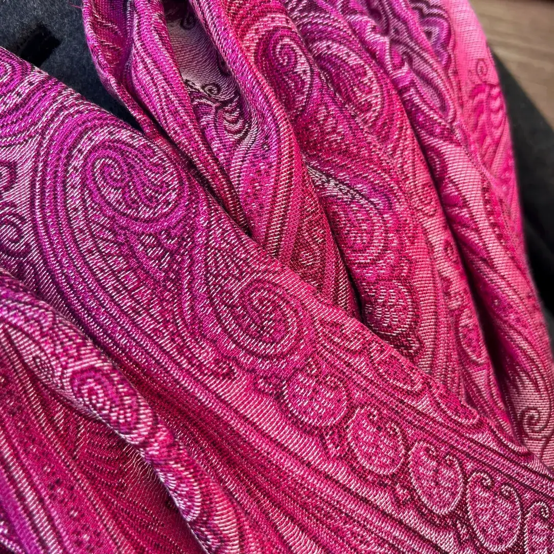 Trachtenschal mit Fransen in fuchsia – Bild 10 – Chiemgauer Heimatwerk Trachten-Onlineshop Trachtenschal mit Fransen in fuchsia - Bild 10 - Chiemgauer Heimatwerk Trachten-Onlineshop