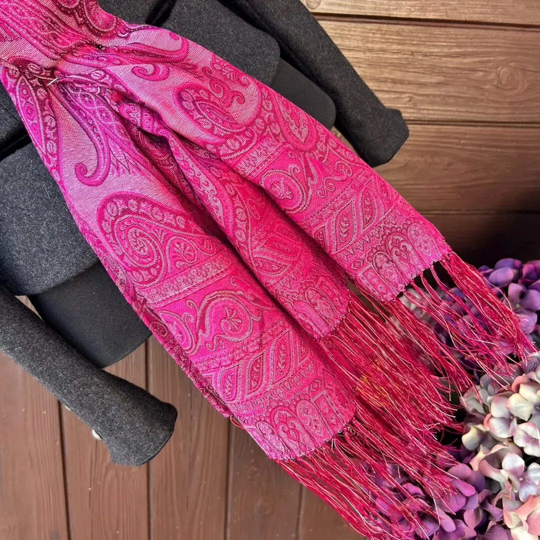 Trachtenschal mit Fransen in fuchsia – Bild 12 – Chiemgauer Heimatwerk Trachten-Onlineshop Trachtenschal mit Fransen in fuchsia - Bild 12 - Chiemgauer Heimatwerk Trachten-Onlineshop