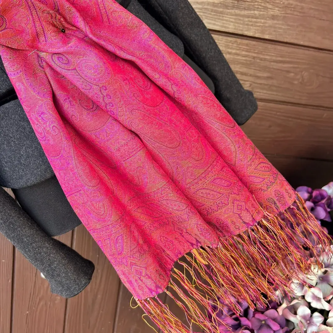 Trachtenschal mit Fransen in pink No. 2 – Bild 10 – Chiemgauer Heimatwerk Trachten-Onlineshop Trachtenschal mit Fransen in pink No. 2 - Bild 10 - Chiemgauer Heimatwerk Trachten-Onlineshop