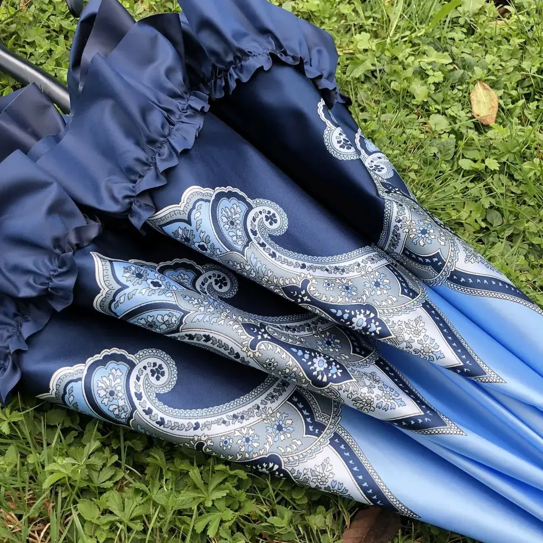 Trachtenschirm aus blauem Satin – Bild 14 – Chiemgauer Heimatwerk Trachten-Onlineshop Trachtenschirm aus blauem Satin - Bild 14 - Chiemgauer Heimatwerk Trachten-Onlineshop