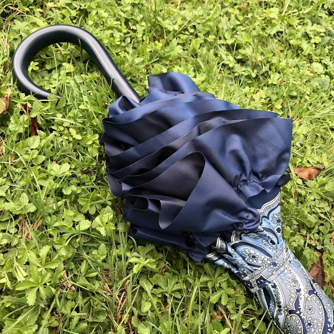 Trachtenschirm aus blauem Satin – Bild 16 – Chiemgauer Heimatwerk Trachten-Onlineshop Trachtenschirm aus blauem Satin - Bild 16 - Chiemgauer Heimatwerk Trachten-Onlineshop