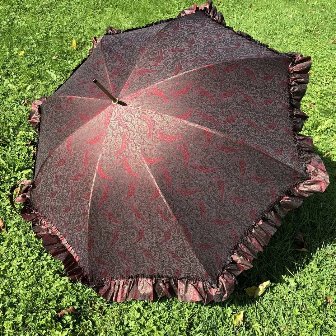 Trachtenschirm aus Paisleysatin in rot-grün – Bild 2 – Chiemgauer Heimatwerk Trachten-Onlineshop Trachtenschirm aus Paisleysatin in rot-grün - Bild 2 - Chiemgauer Heimatwerk Trachten-Onlineshop