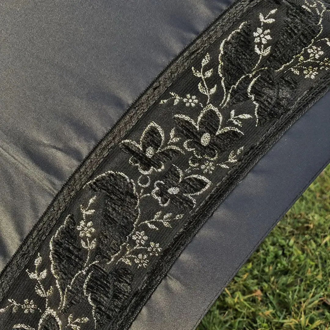 Trachtenschirm aus schwarzem Satin und Goldborte No. 3 – Bild 11 – Chiemgauer Heimatwerk Trachten-Onlineshop Trachtenschirm aus schwarzem Satin und Goldborte No. 3 - Bild 11 - Chiemgauer Heimatwerk Trachten-Onlineshop