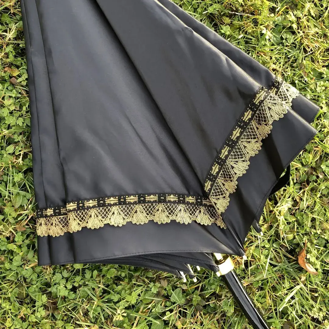 Trachtenschirm aus schwarzem Satin und Goldspitze No. 1 – Bild 16 – Chiemgauer Heimatwerk Trachten-Onlineshop Trachtenschirm aus schwarzem Satin und Goldspitze No. 1 - Bild 16 - Chiemgauer Heimatwerk Trachten-Onlineshop