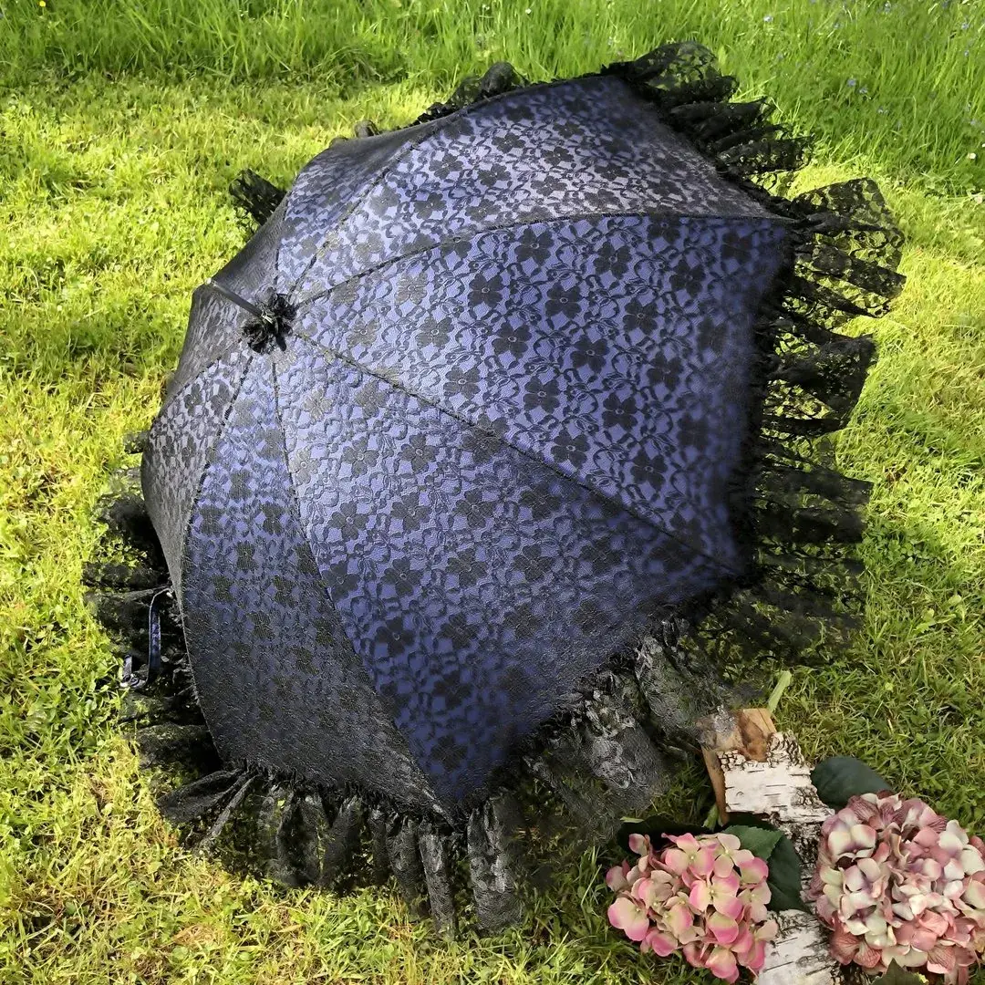 Trachtenschirm aus Spitze in blau – Bild 2 – Chiemgauer Heimatwerk Trachten-Onlineshop Trachtenschirm aus Spitze in blau - Bild 2 - Chiemgauer Heimatwerk Trachten-Onlineshop