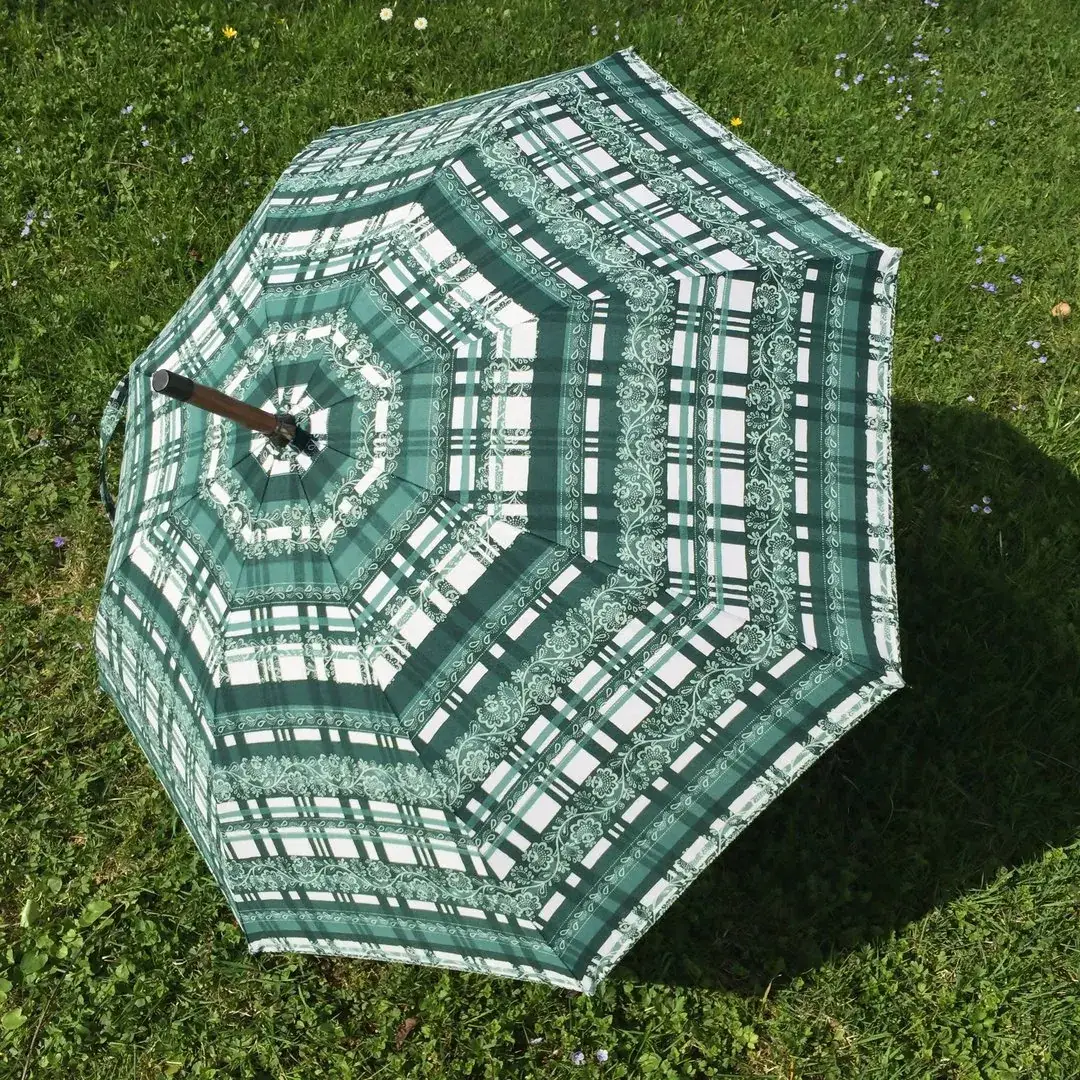 Trachtenschirm Aussee grün – Bild 2 – Chiemgauer Heimatwerk Trachten-Onlineshop Trachtenschirm Aussee grün - Bild 2 - Chiemgauer Heimatwerk Trachten-Onlineshop