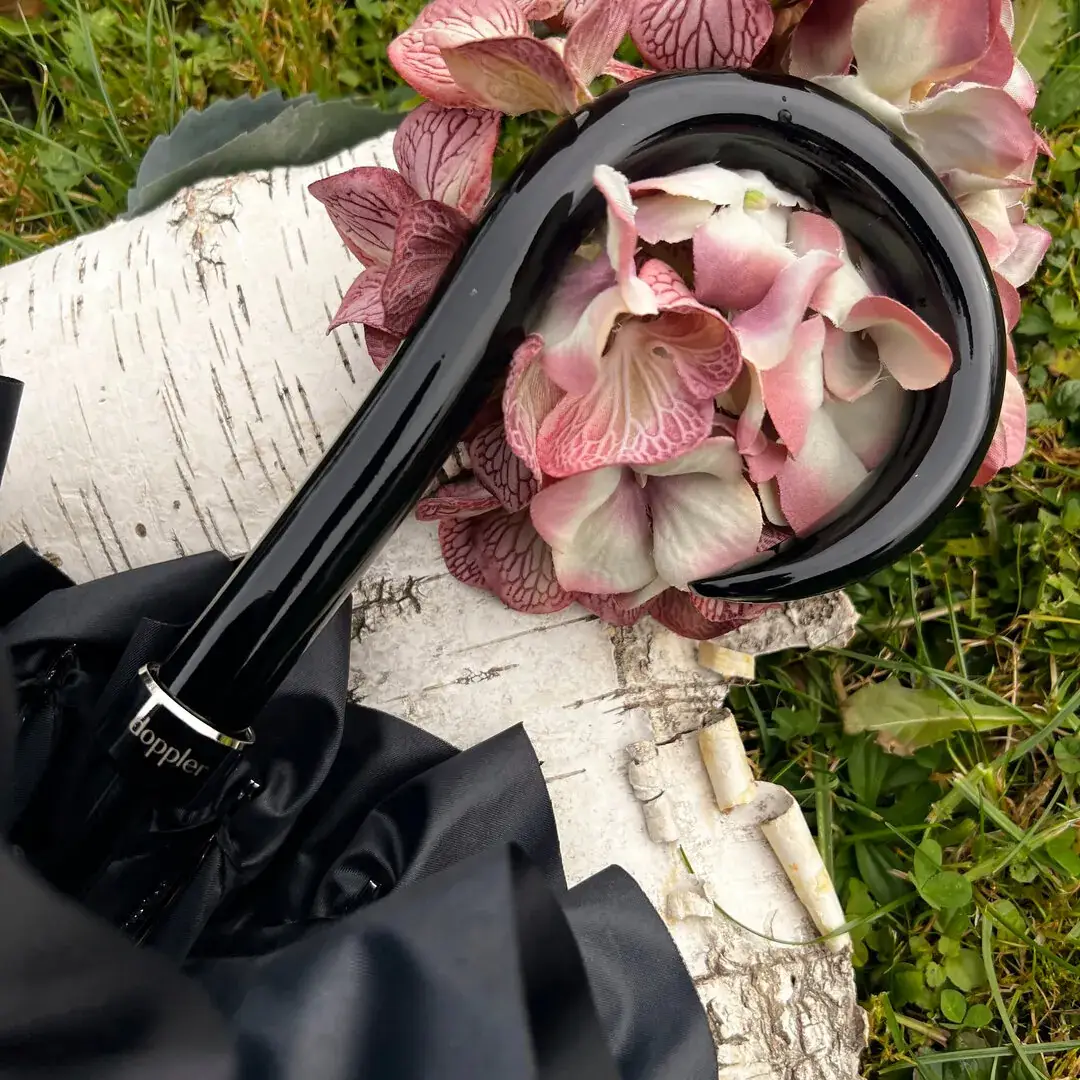 Trachtenschirm mit Rüsche schwarz No. 1 – Bild 13 – Chiemgauer Heimatwerk Trachten-Onlineshop Trachtenschirm mit Rüsche schwarz No. 1 - Bild 13 - Chiemgauer Heimatwerk Trachten-Onlineshop